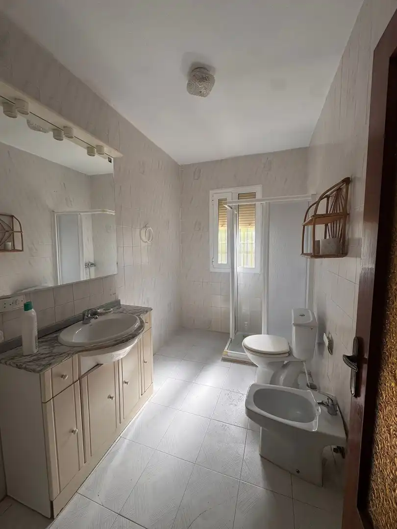 Bany de Casa o xalet en venda en Mérida amb Aire condicionat, Calefacció i Jardí privat