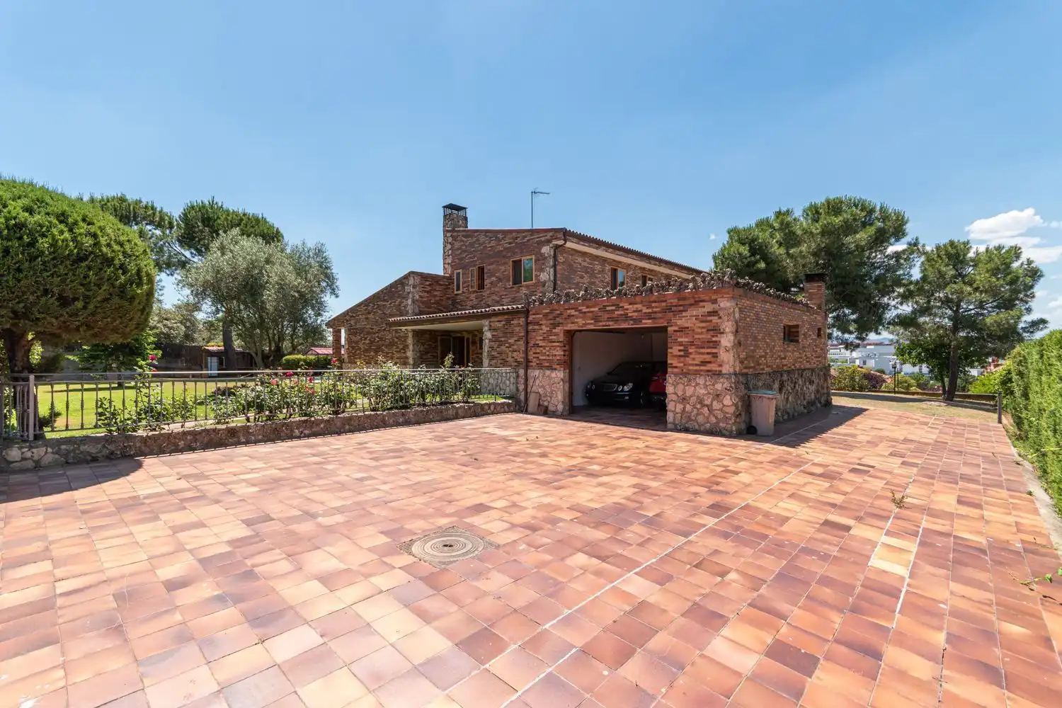 Vista exterior de Casa o xalet en venda en Tres Cantos amb Calefacció i Traster