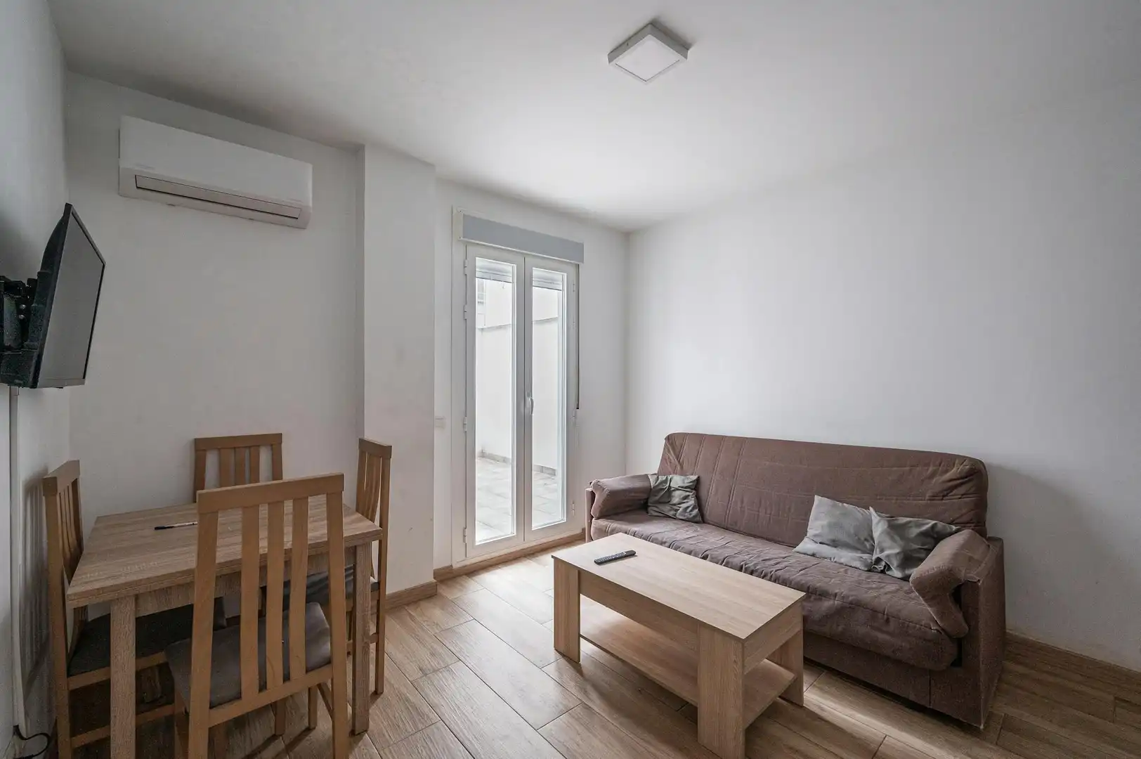 Sala de estar de Piso de alquiler en Madrid con Aire acondicionado, Amueblado y Lavadora