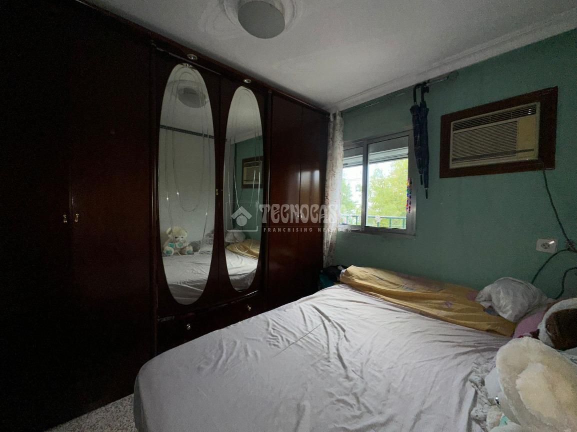 Bedroom of Flat for sale in  Sevilla Capital