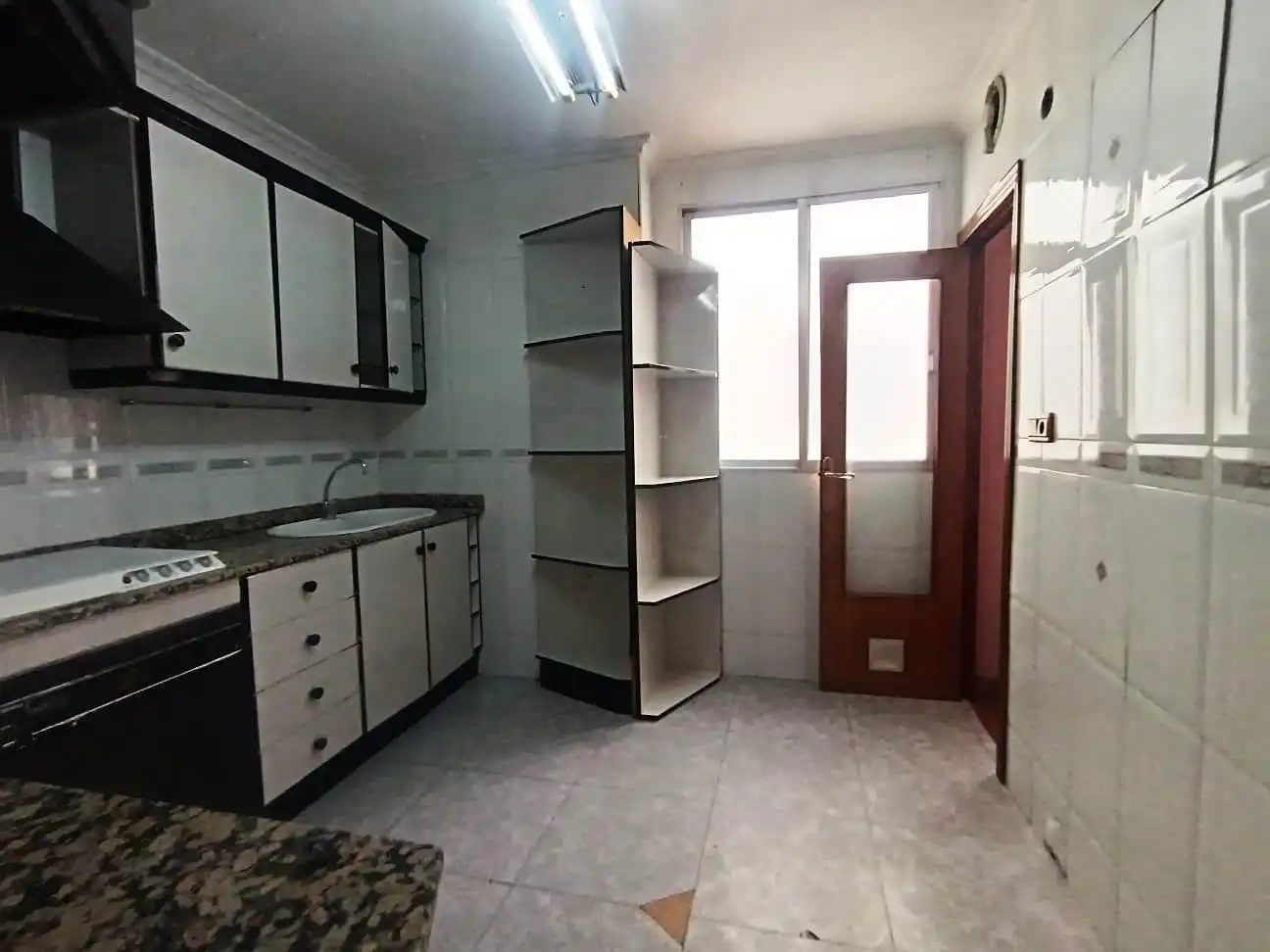 Küche von Wohnung zum Verkauf in Cieza mit Klimaanlage und Balkon