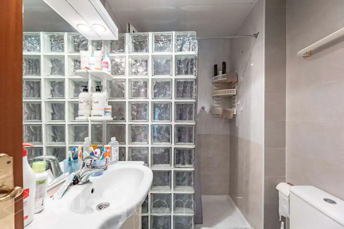 Baño de Piso en venta en Barcelona con Aire acondicionado, Calefacción y Terraza