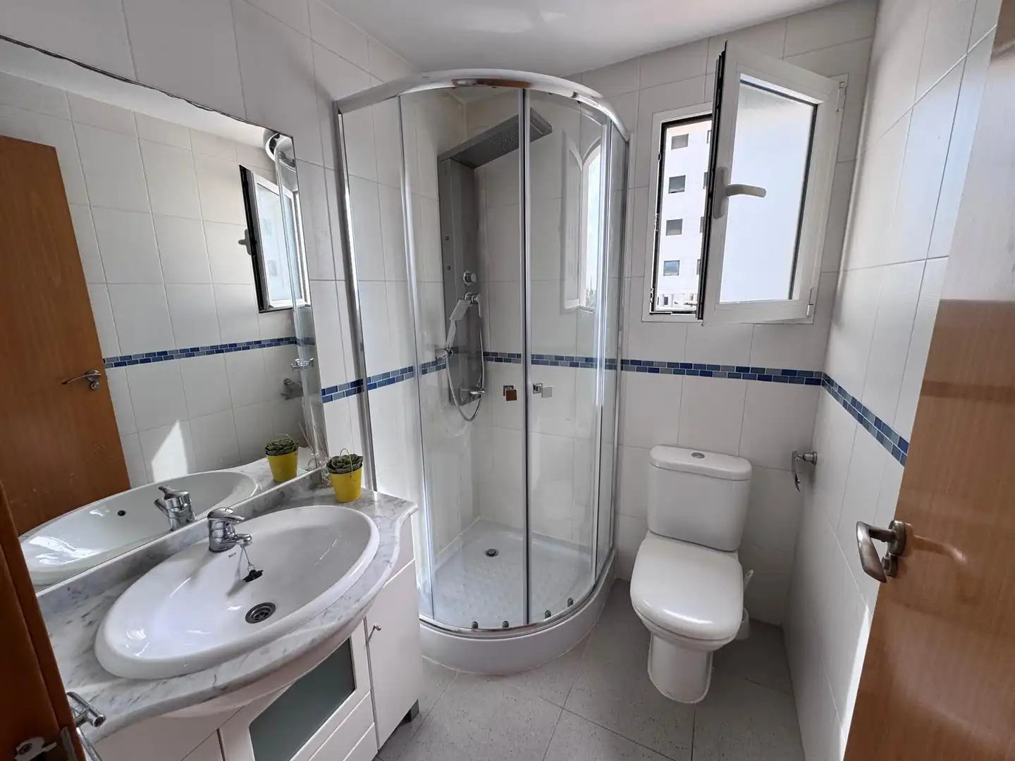 Bathroom of Apartments for sale in Piles  with Air Conditioner, Private garden and Swimming Pool