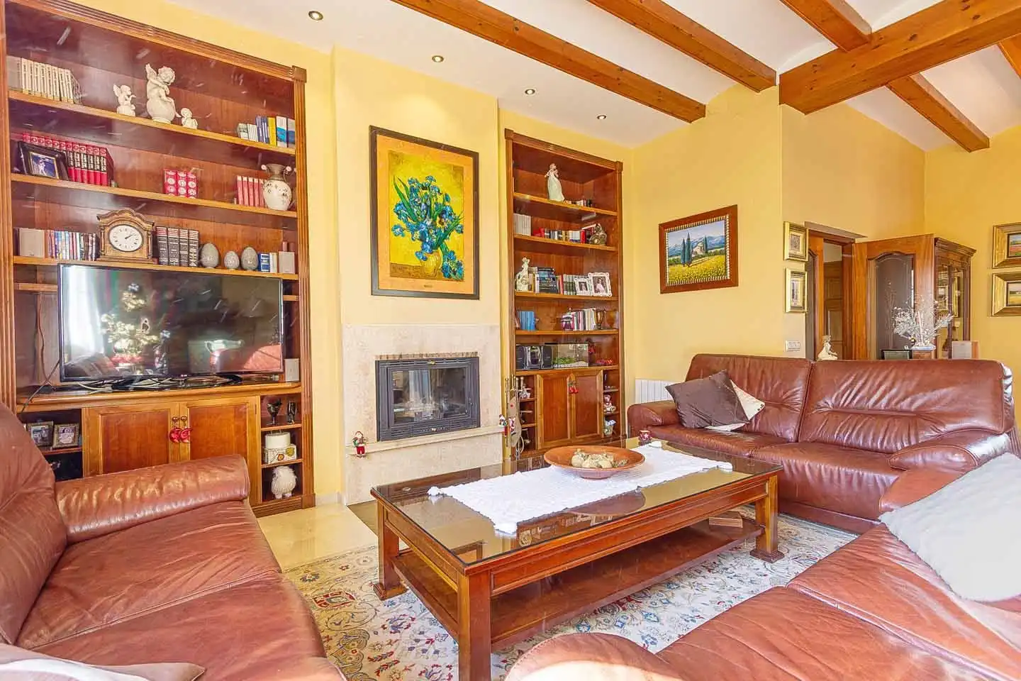 Sala d'estar de Casa o xalet en venda en La Nucia amb Jardí privat i Piscina