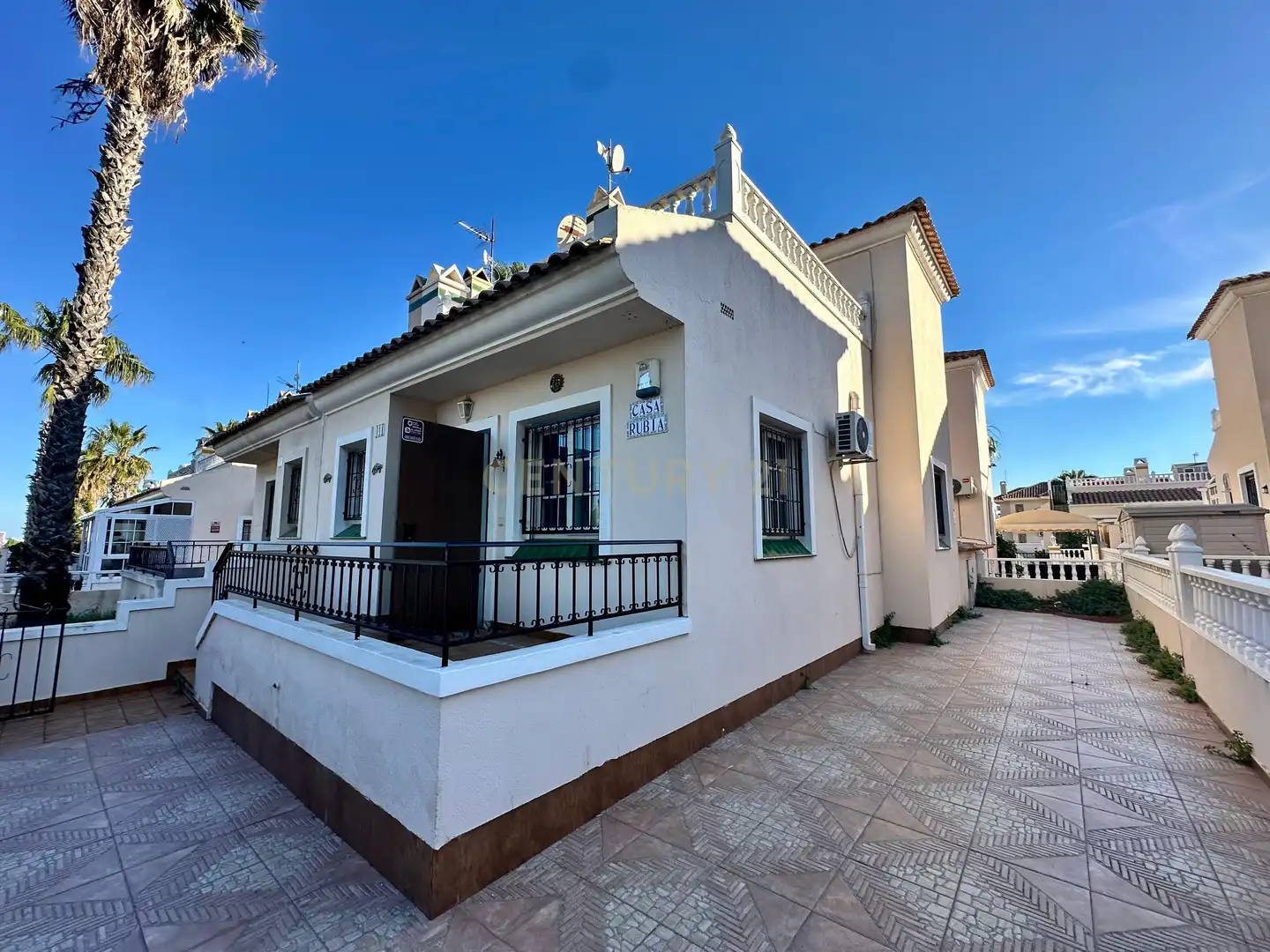 Vista exterior de Casa adosada en venta en Orihuela con Aire acondicionado y Piscina comunitaria
