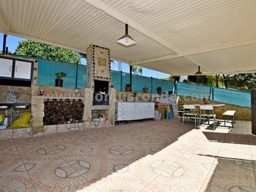 Casa rústica amb piscina en venda a Partidas Norte