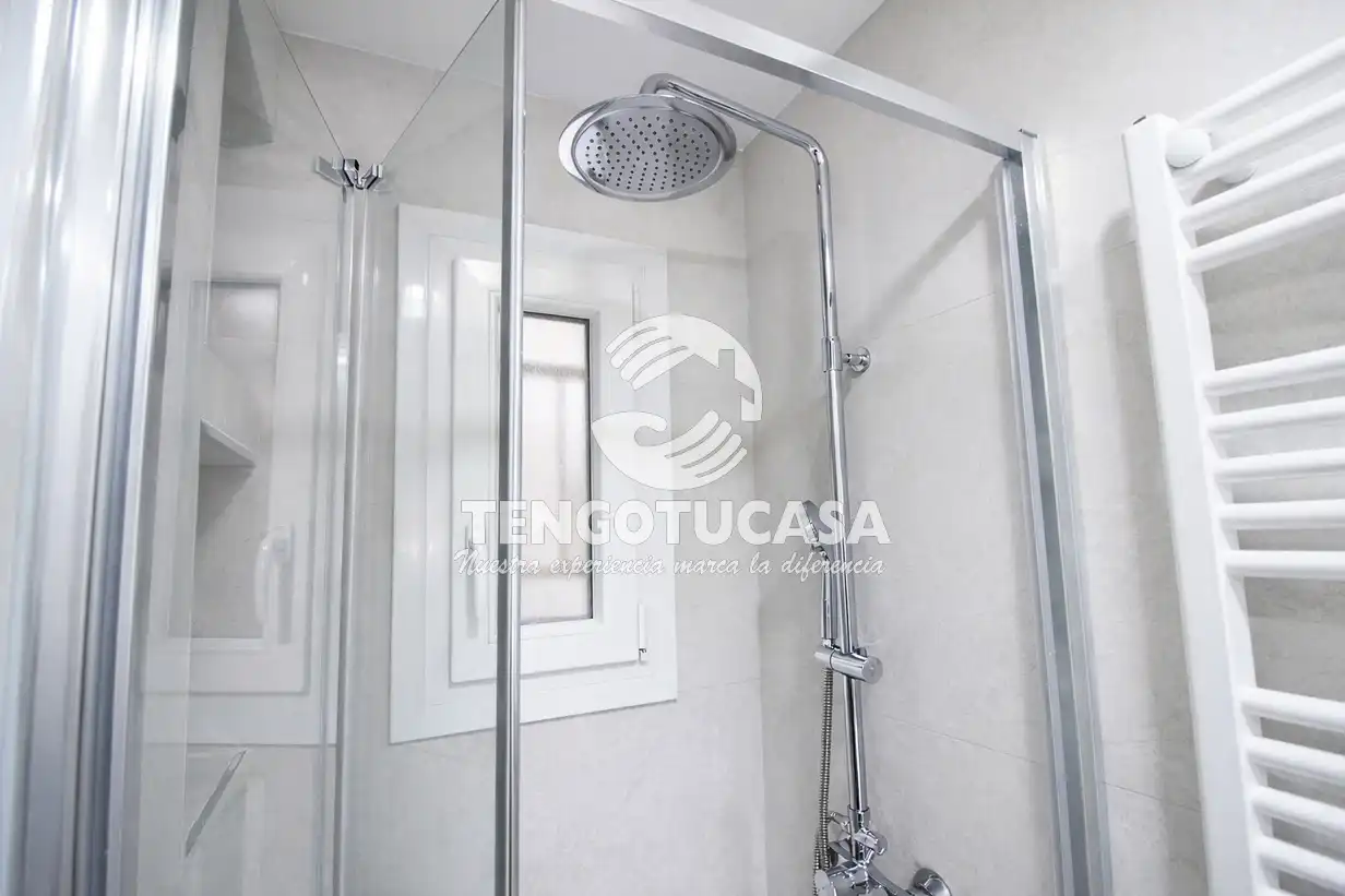 Baño de Piso de alquiler en Madrid con Calefacción, Horno y Lavadora