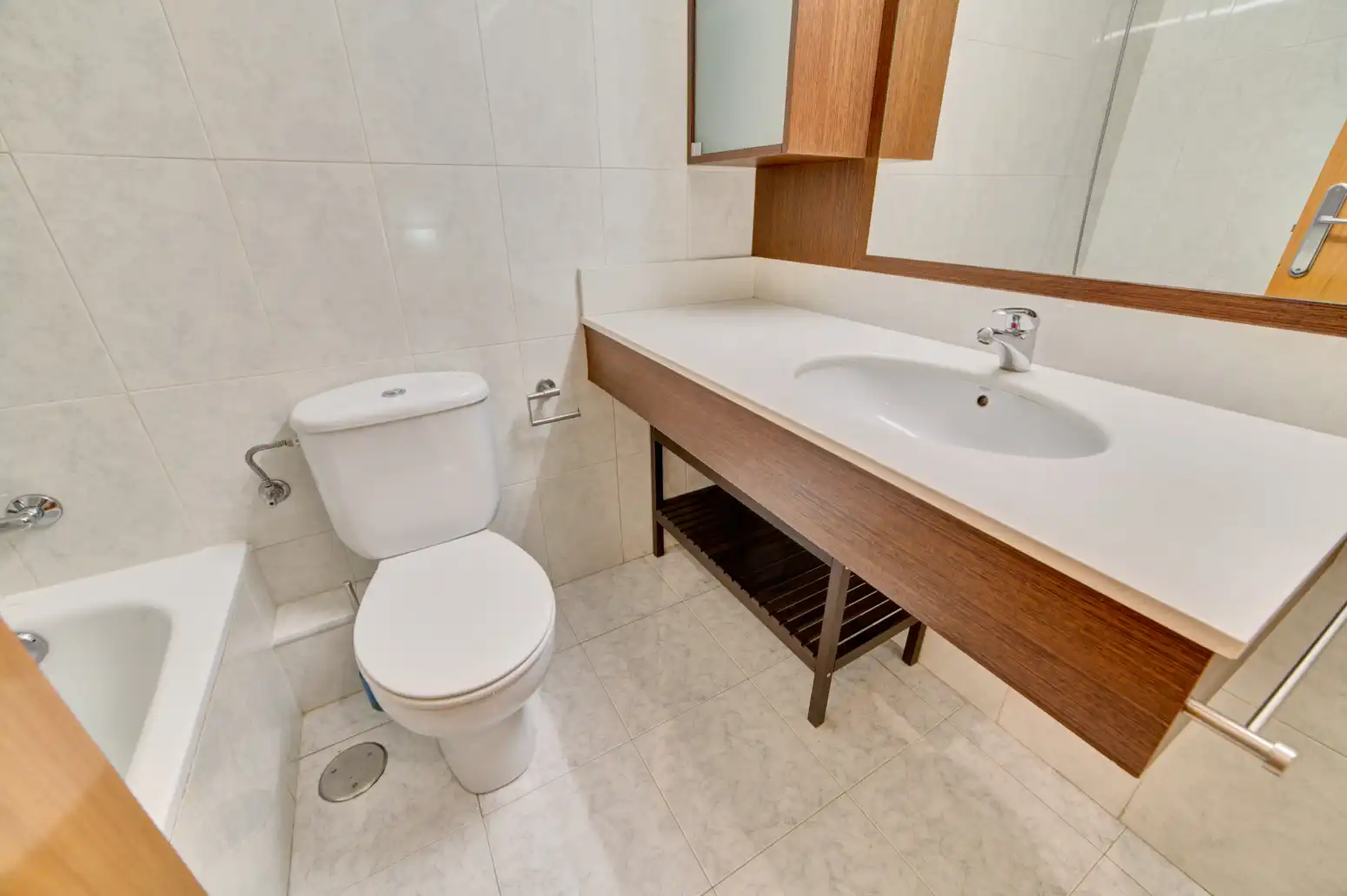 Baño de Piso de alquiler en  Pamplona / Iruña con Calefacción, Parquet y Trastero