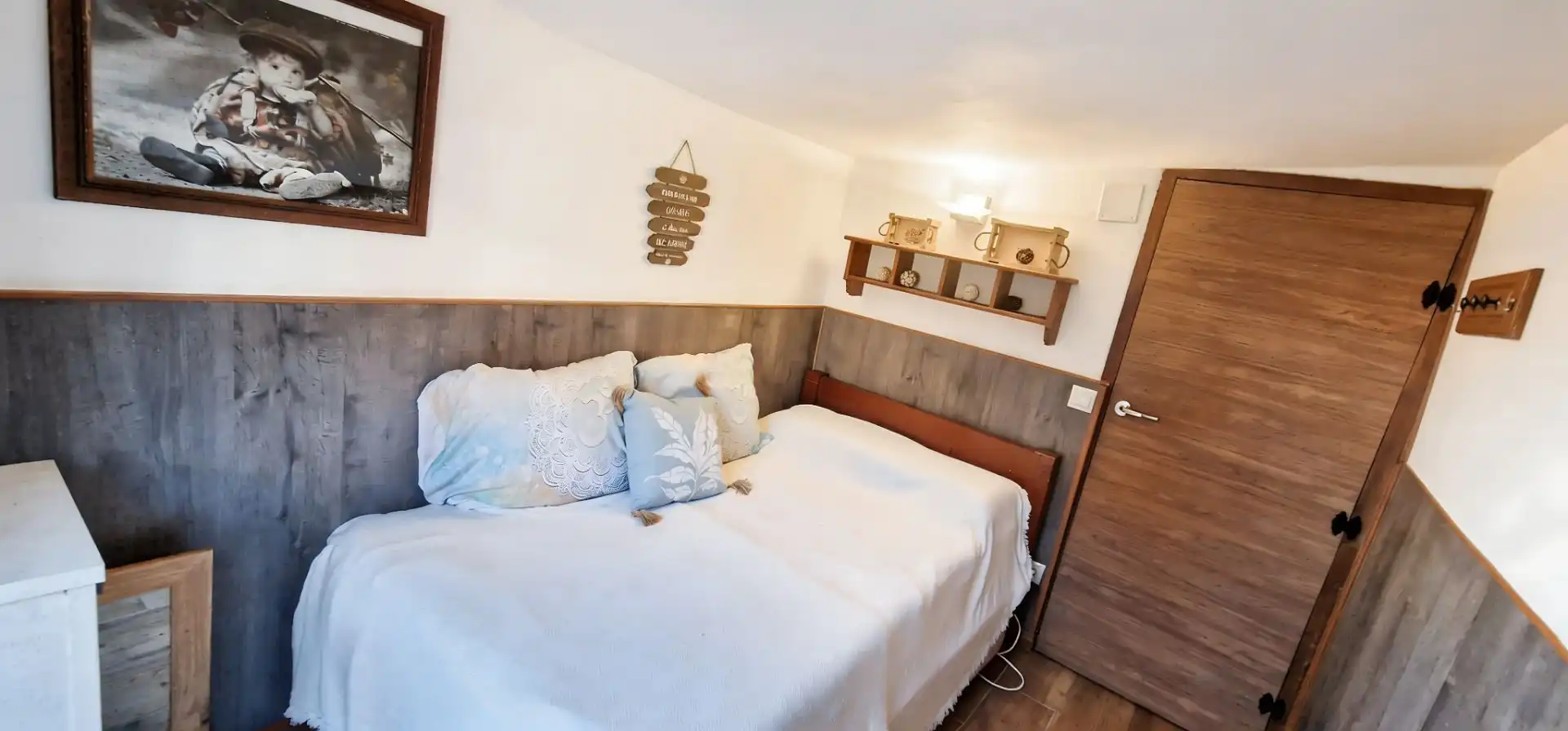 Bedroom of Houses for sale in Madrigal de la Vera  with Furnished