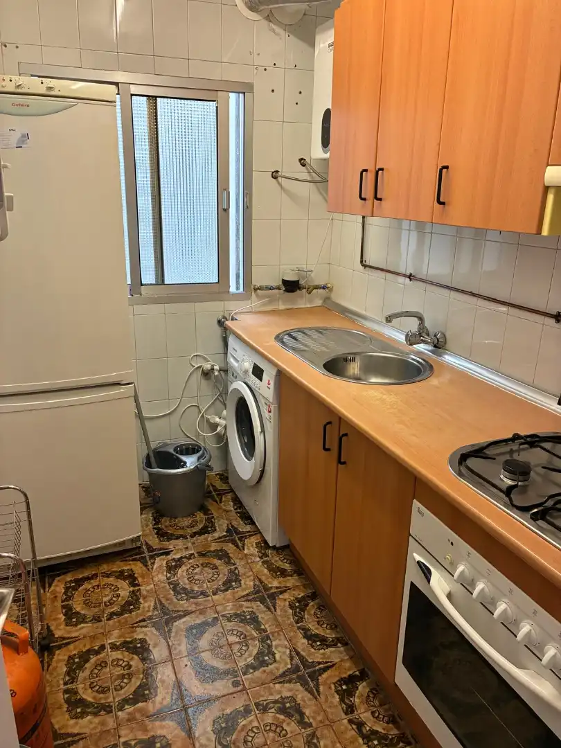 Cuina de Pis de lloguer en Granada amb Moblat, Forn i Rentadora