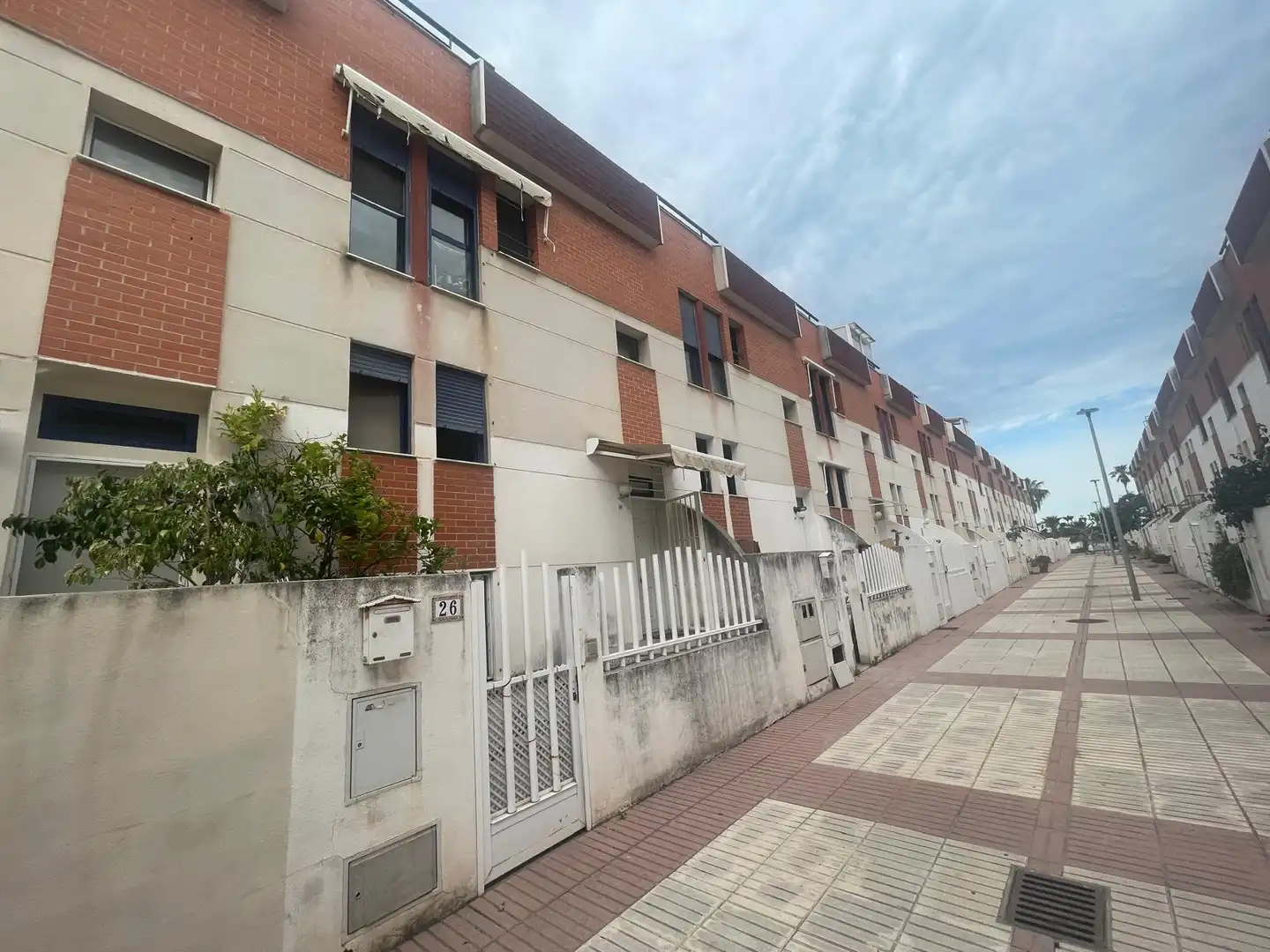 Vista exterior de Casa adosada en venta en Castellón de la Plana / Castelló de la Plana con Aire acondicionado, Calefacción y Terraza