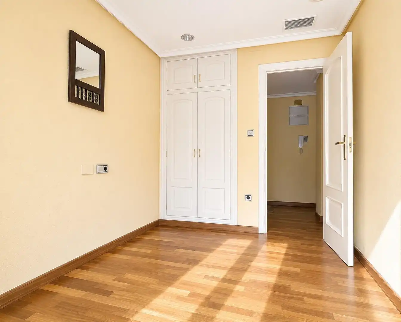 Wohnung zur Miete in Elche / Elx mit Klimaanlage, Heizung und Parkett