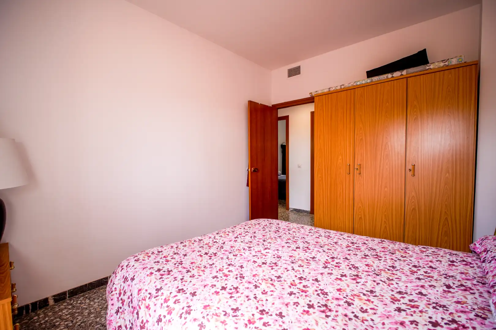 Habitación de Finca rústica en venta en Vilanova i la Geltrú con Jardín privado, Terraza y Balcón