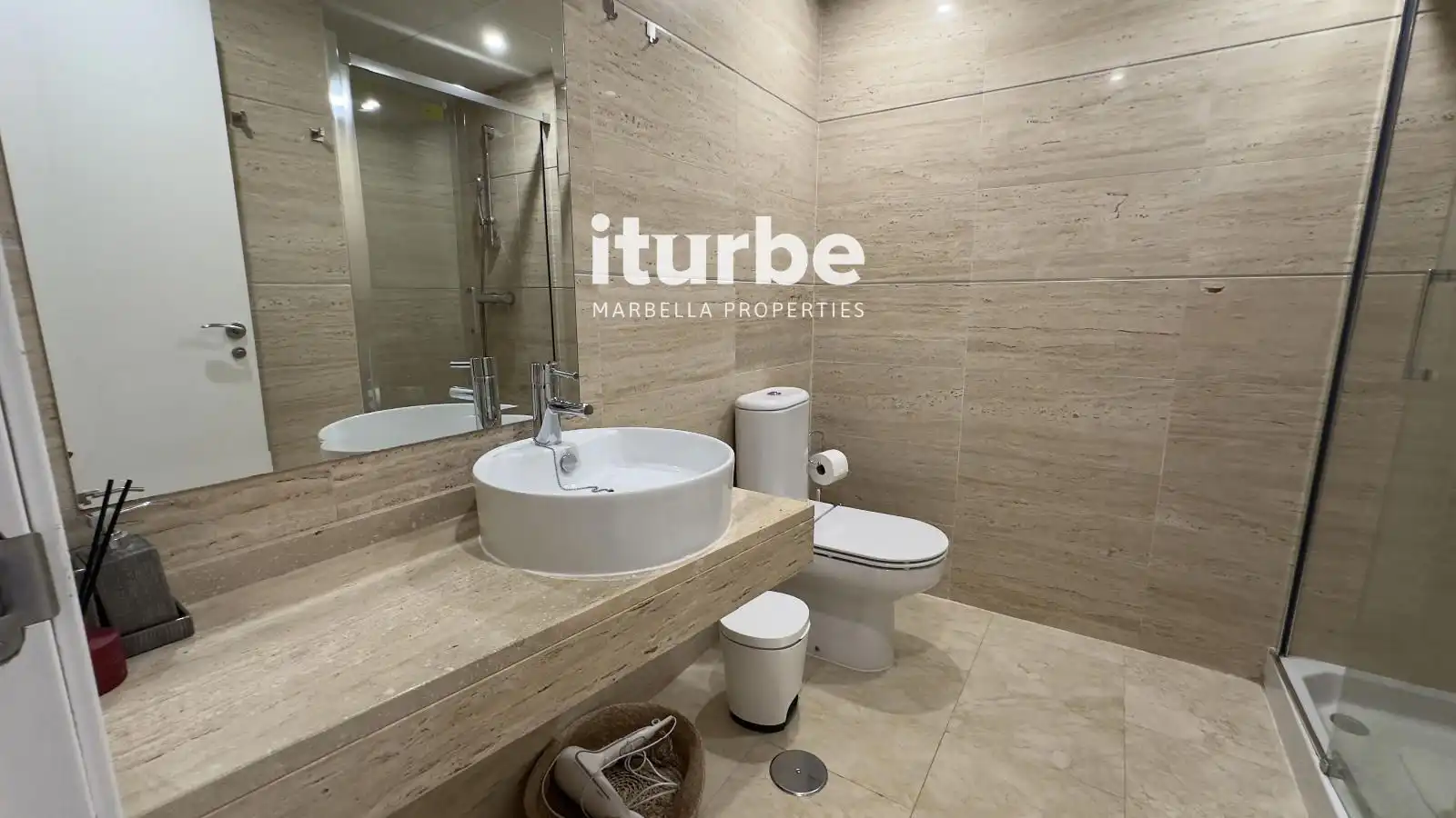 Bathroom of Flat for rent in Benahavís  with Air Conditioner, Terrace and Swimming Pool