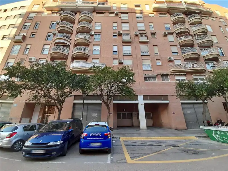 Exterior view of Garage for sale in Valencia