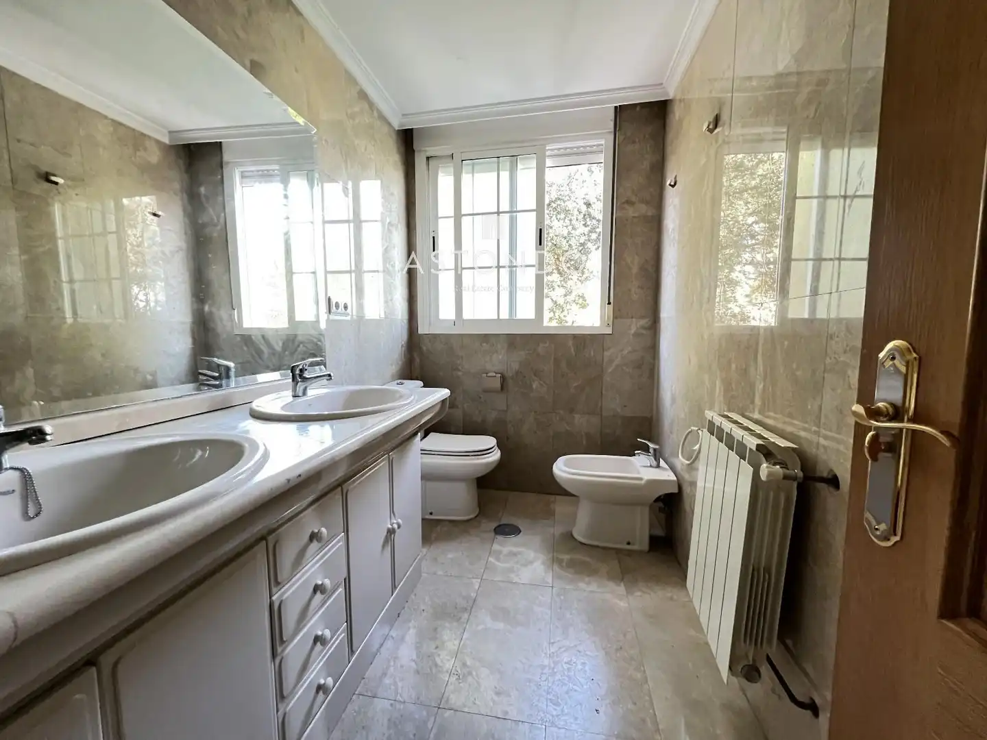 Baño de Casa o chalet de alquiler en Ciudalcampo con Calefacción, Jardín privado y Terraza