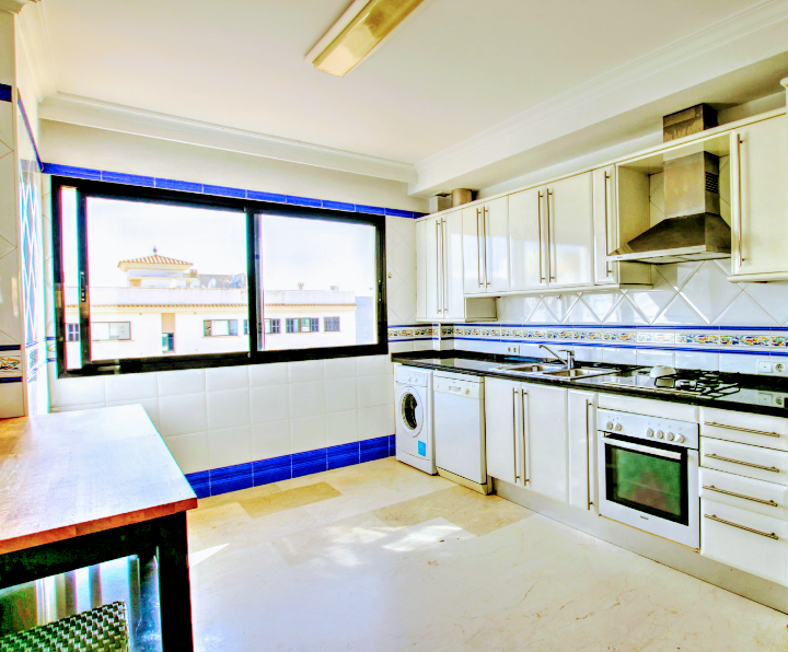 Cuina de Apartament de lloguer en  Palma de Mallorca amb Aire condicionat