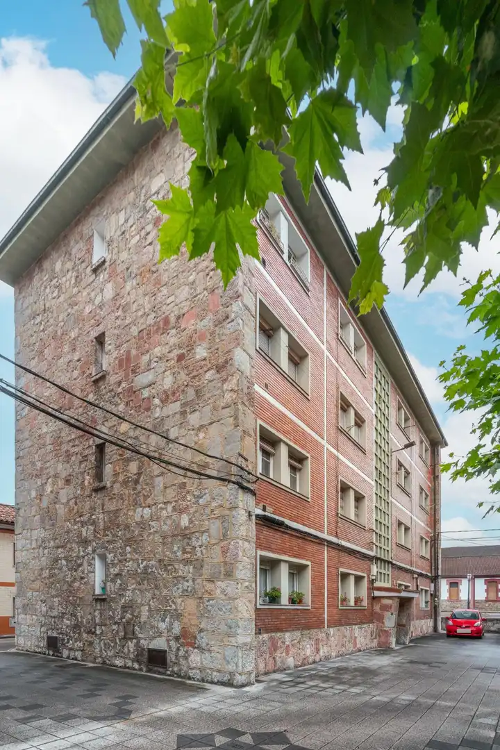 Vista exterior de Pis en venda en Oviedo  amb Calefacció, Terrassa i Moblat