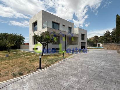 Vista exterior de Casa o xalet en venda en Villamayor amb Aire condicionat, Calefacció i Jardí privat