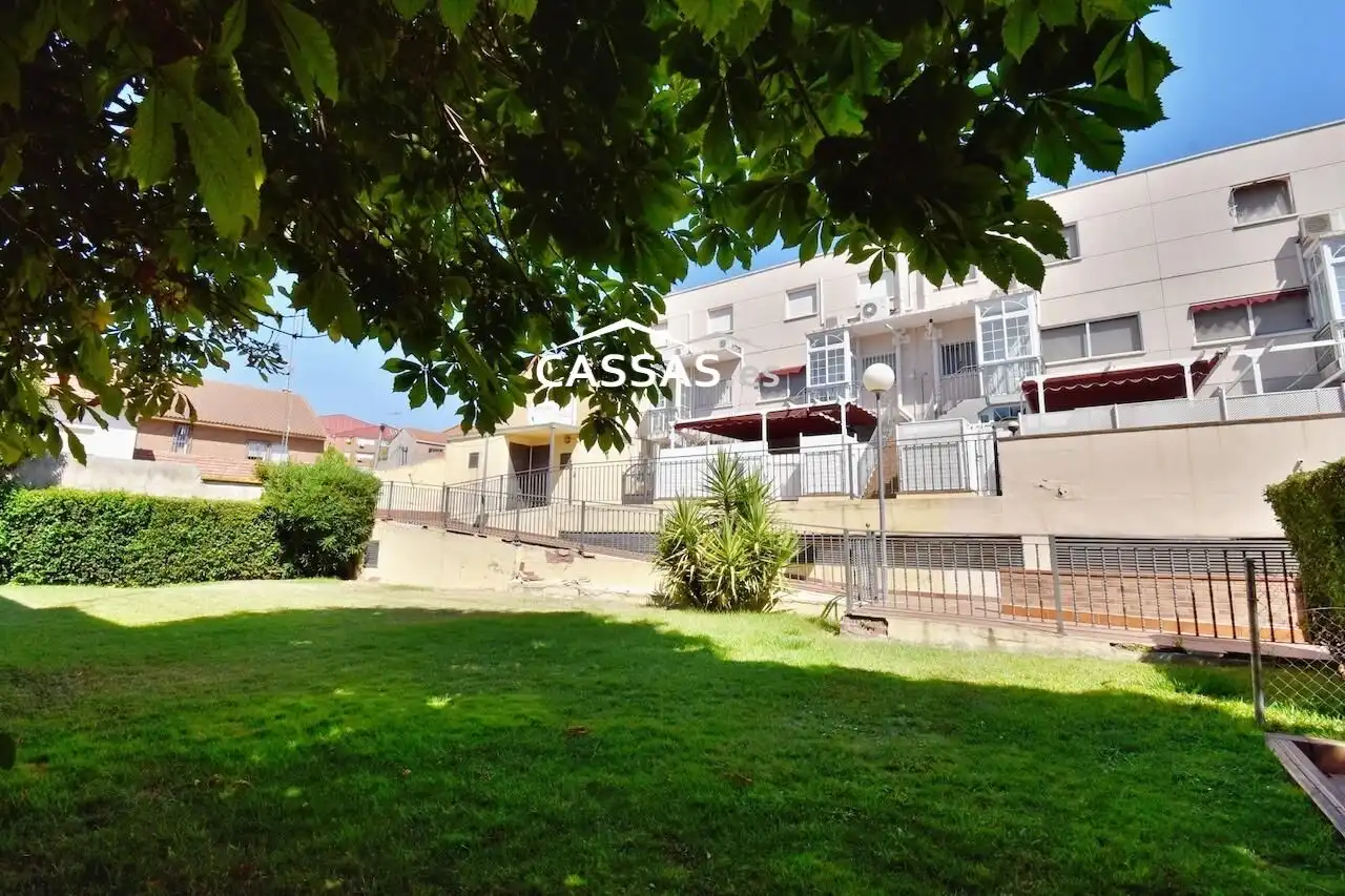 Vista exterior de Planta baja en venta en Torrejón de Ardoz con Aire acondicionado y Piscina comunitaria
