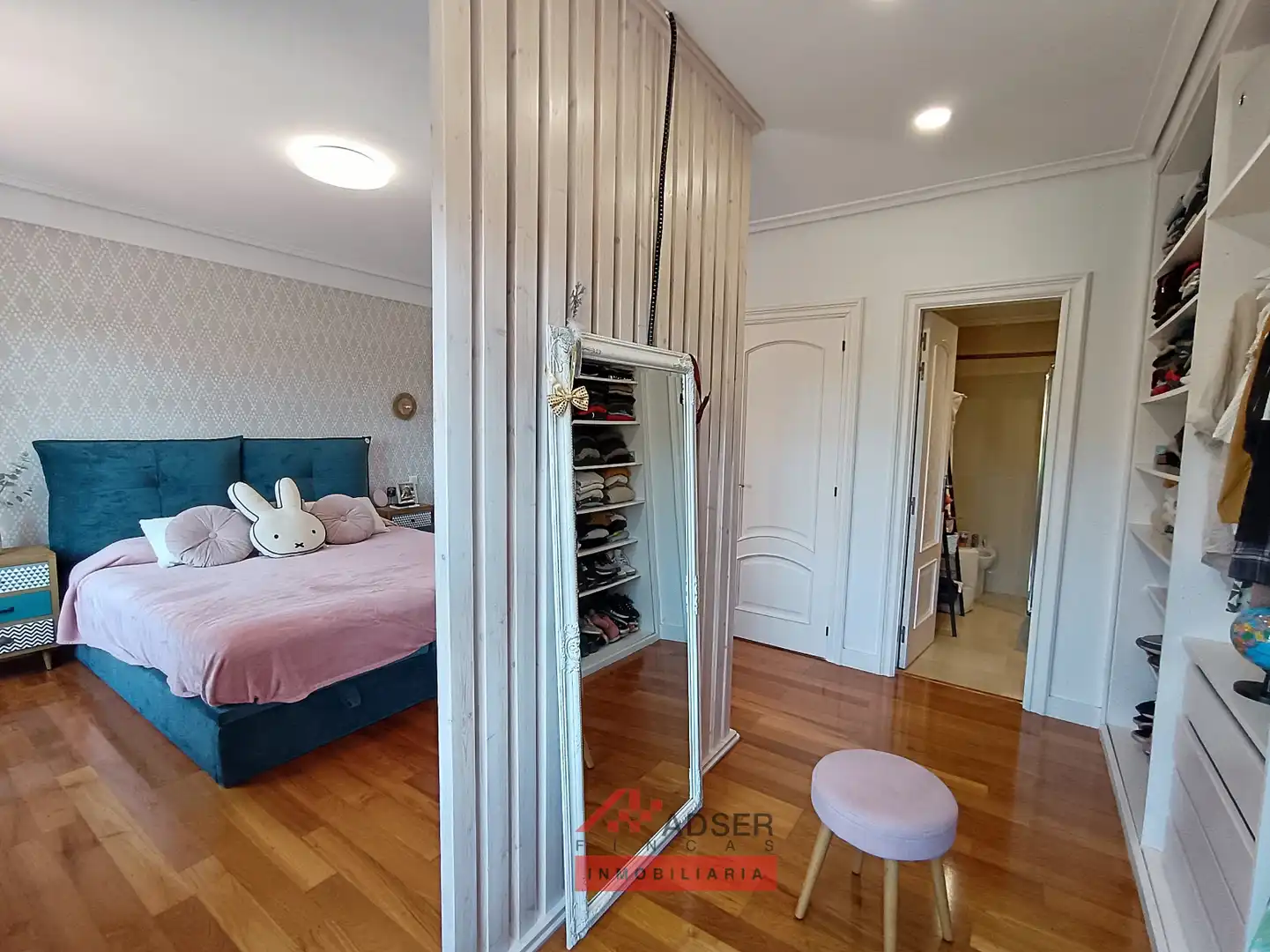Dormitori de Casa adosada en venda en Lardero amb Aire condicionat, Calefacció i Jardí privat