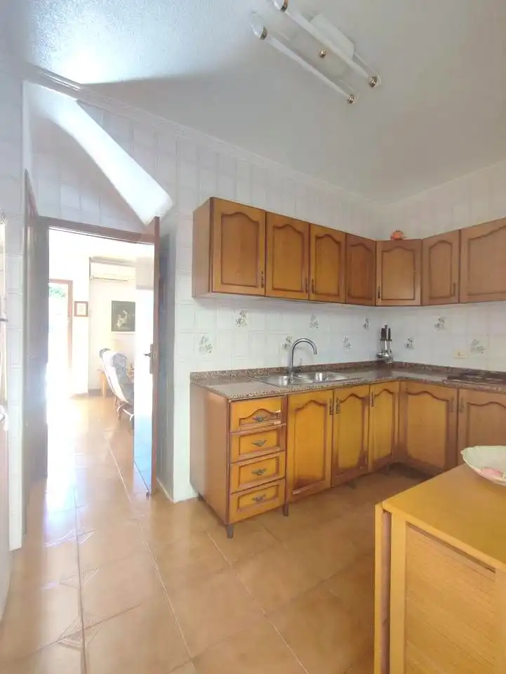 Cuina de Casa o xalet en venda en San Pedro del Pinatar amb Aire condicionat, Jardí privat i Terrassa