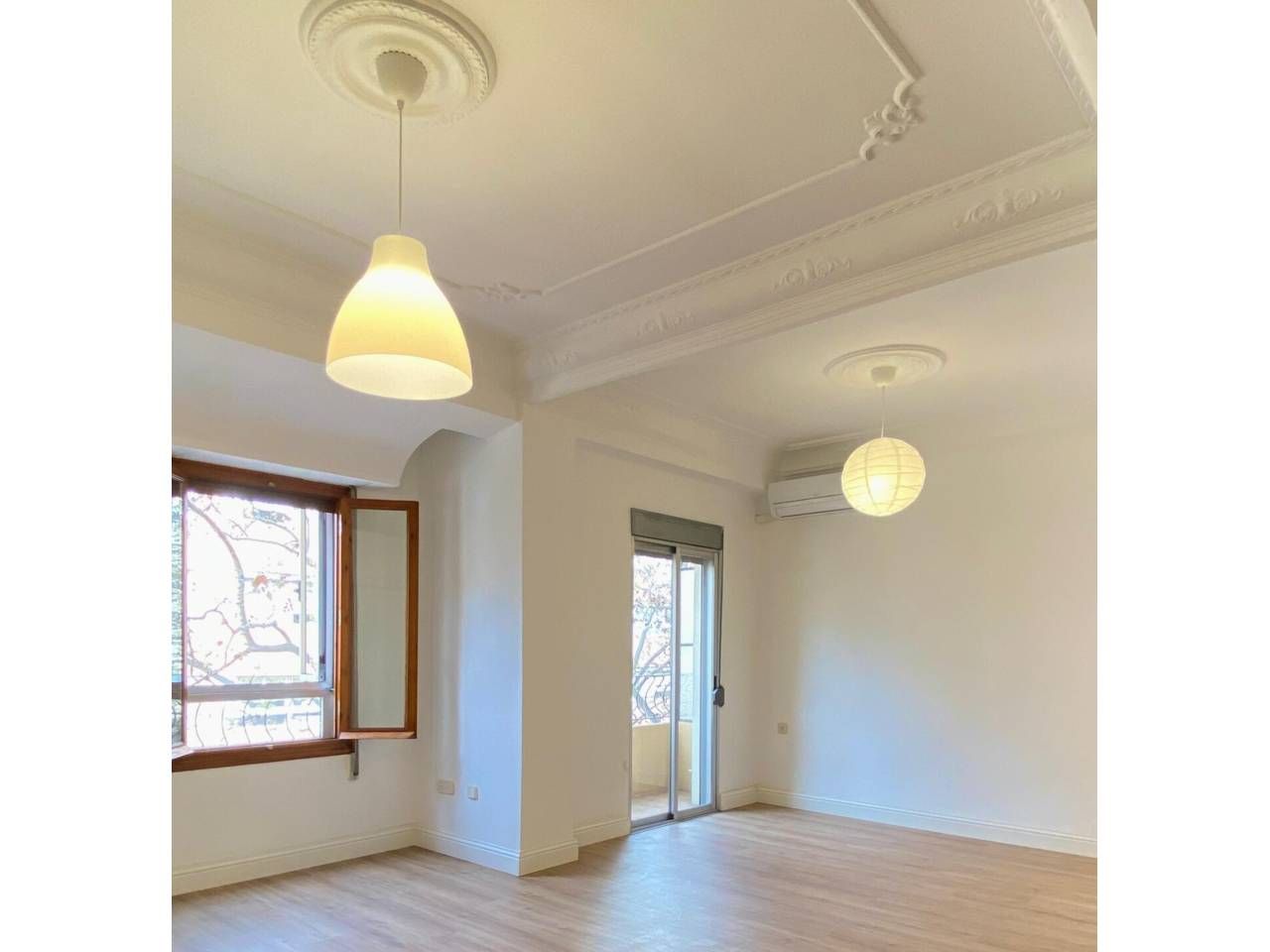 Dormitori de Pis de lloguer en  Valencia Capital amb Aire condicionat, Calefacció i Balcó