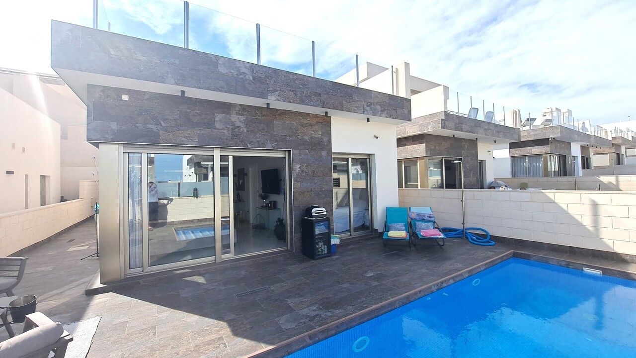 Swimming pool of House or chalet for sale in Alicante / Alacant  with Terrace and Swimming Pool
