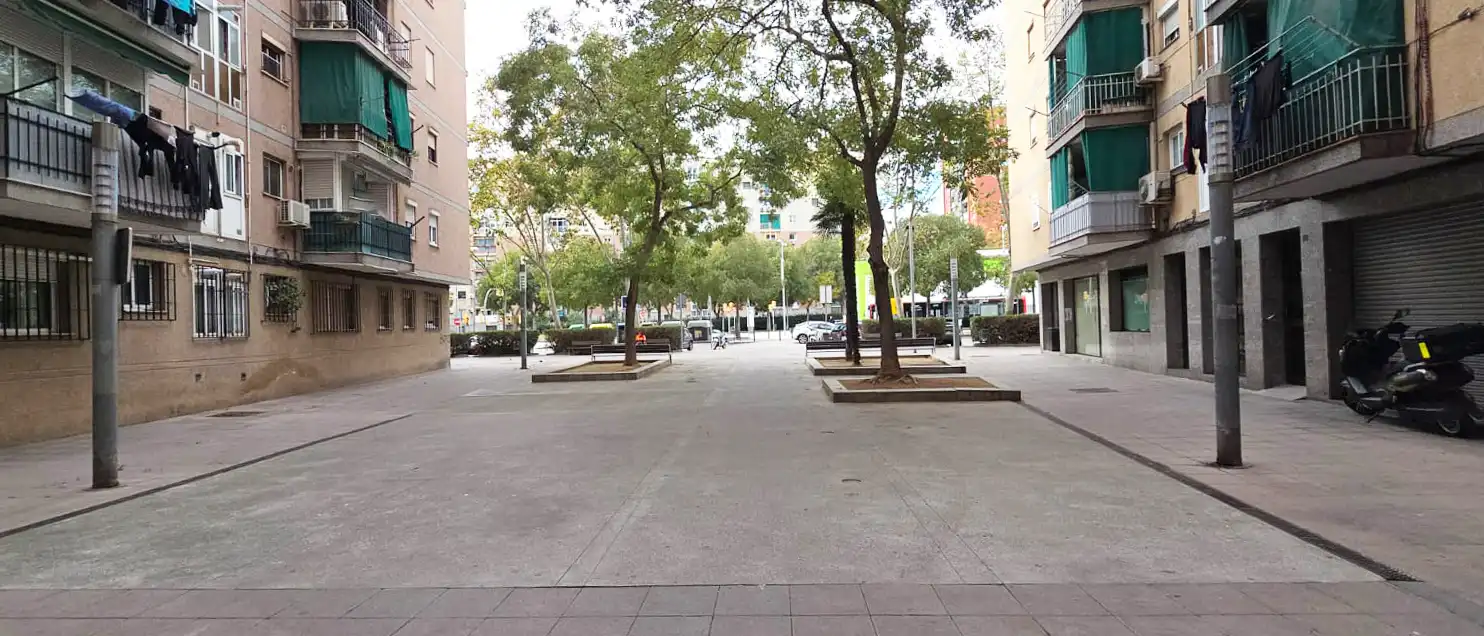 Vista exterior de Local de alquiler en Sant Adrià de Besòs con Amueblado