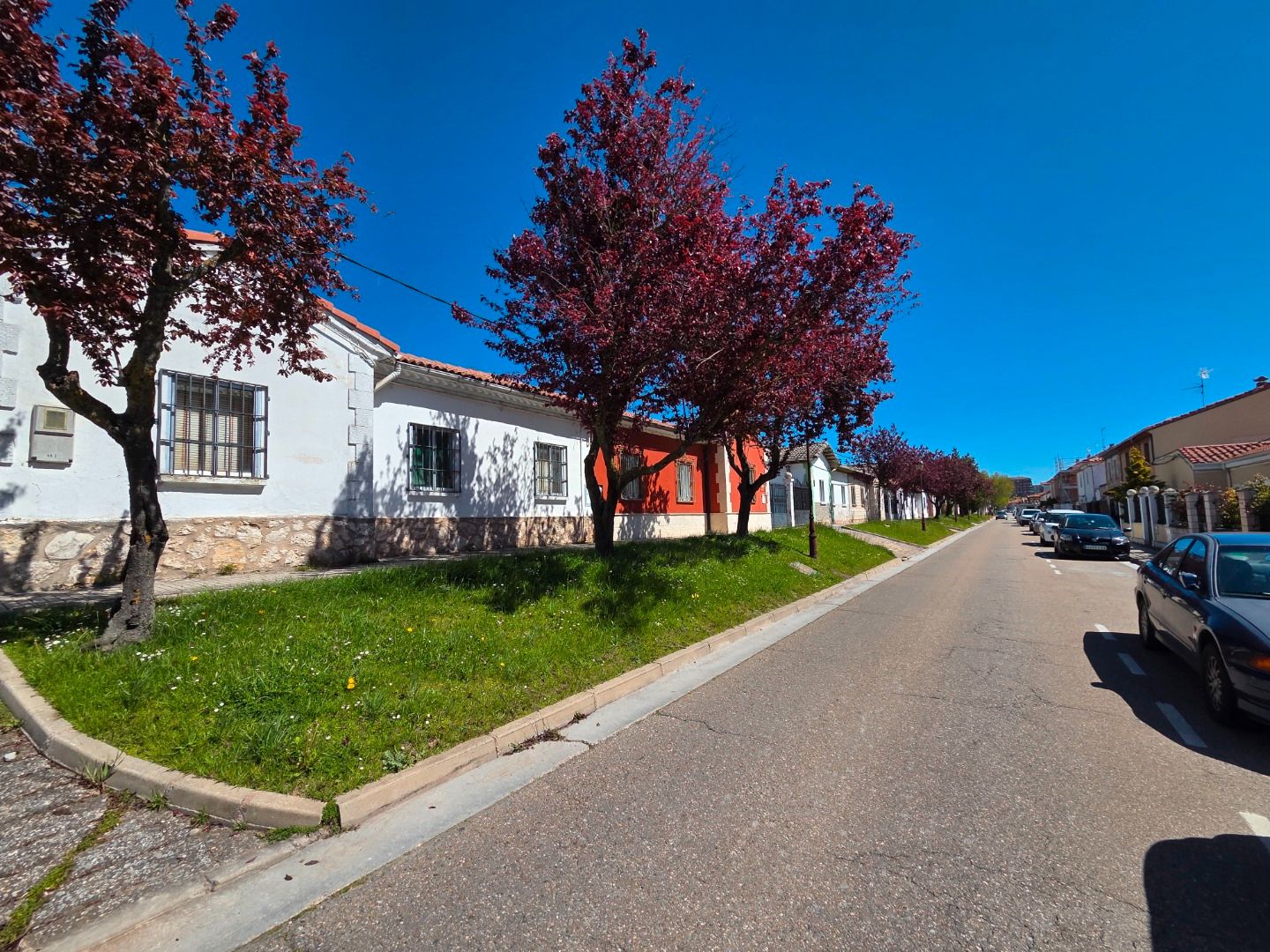 Vista exterior de Casa adosada en venda en Burgos Capital amb Jardí privat i Traster