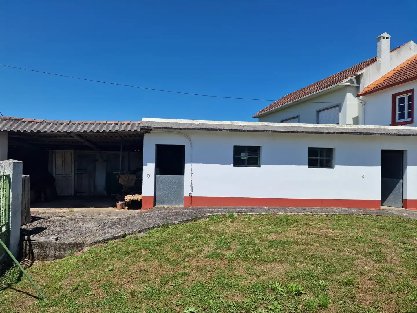 Vista exterior de Casa o xalet en venda en Narón amb Jardí privat i Terrassa