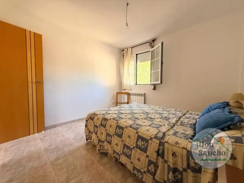 Dormitori de Casa o xalet en venda en Viana de Cega amb Calefacció, Terrassa i Traster