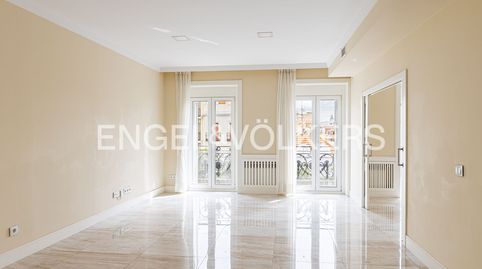 Photo 2 of Flat for rent in Fuencarral, Trafalgar, Madrid Capital