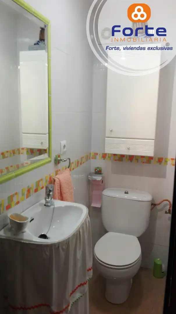 Bathroom of Flat for sale in Córdoba  with Air Conditioner, Heating and Terrace