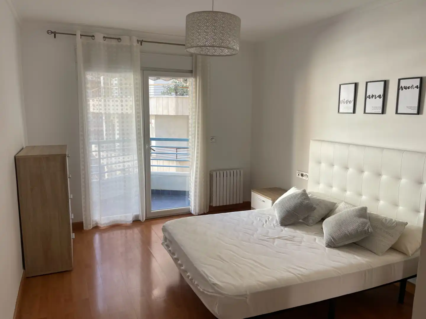 Habitación de Piso de alquiler en Orihuela con Amueblado y Balcón