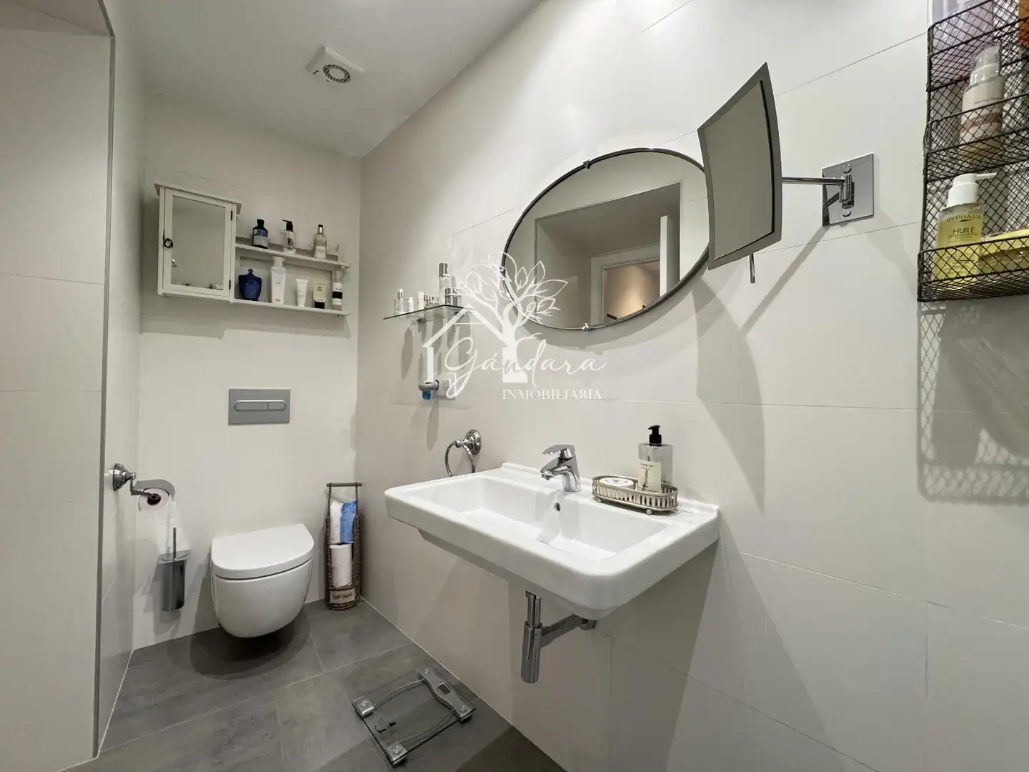 Badezimmer von Wohnung zum Verkauf in Ares mit Heizung, Terrasse und Ofen