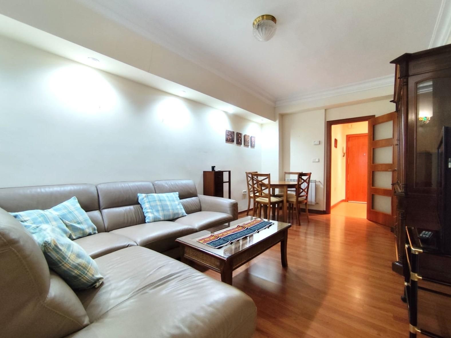 Sala d'estar de Pis de lloguer en Plasencia amb Terrassa, Moblat i Balcó