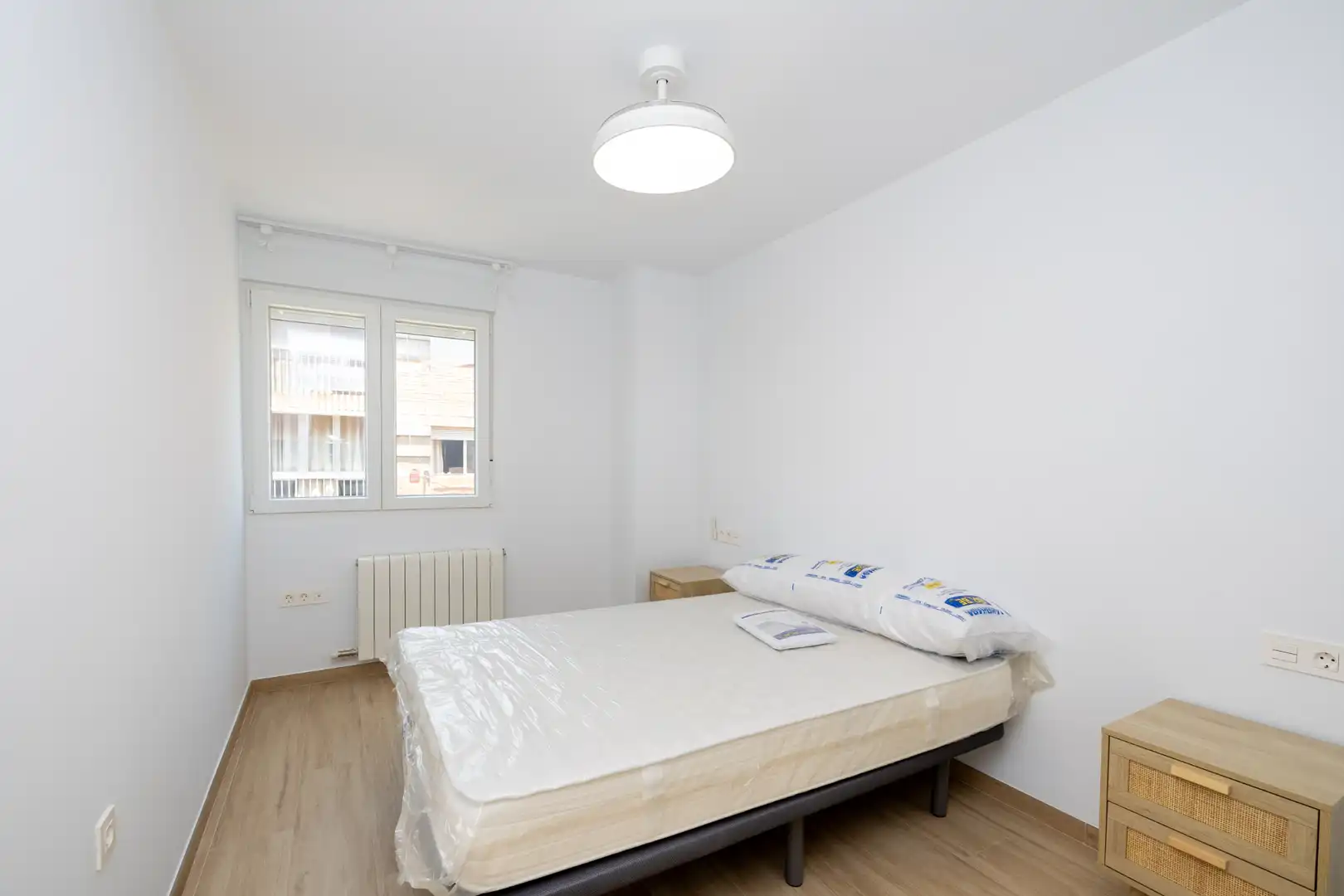 Schlafzimmer von Wohnung zur Miete in Granada mit Klimaanlage, Heizung und Möbliert