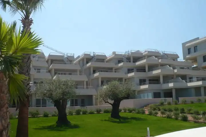Außenansicht von Wohnung zur Miete in Sant Josep de sa Talaia mit Klimaanlage, Heizung und Privatgarten