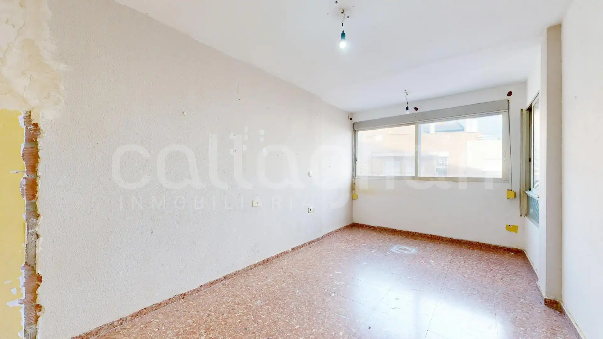 Flat for sale in Valencia  with Balcony