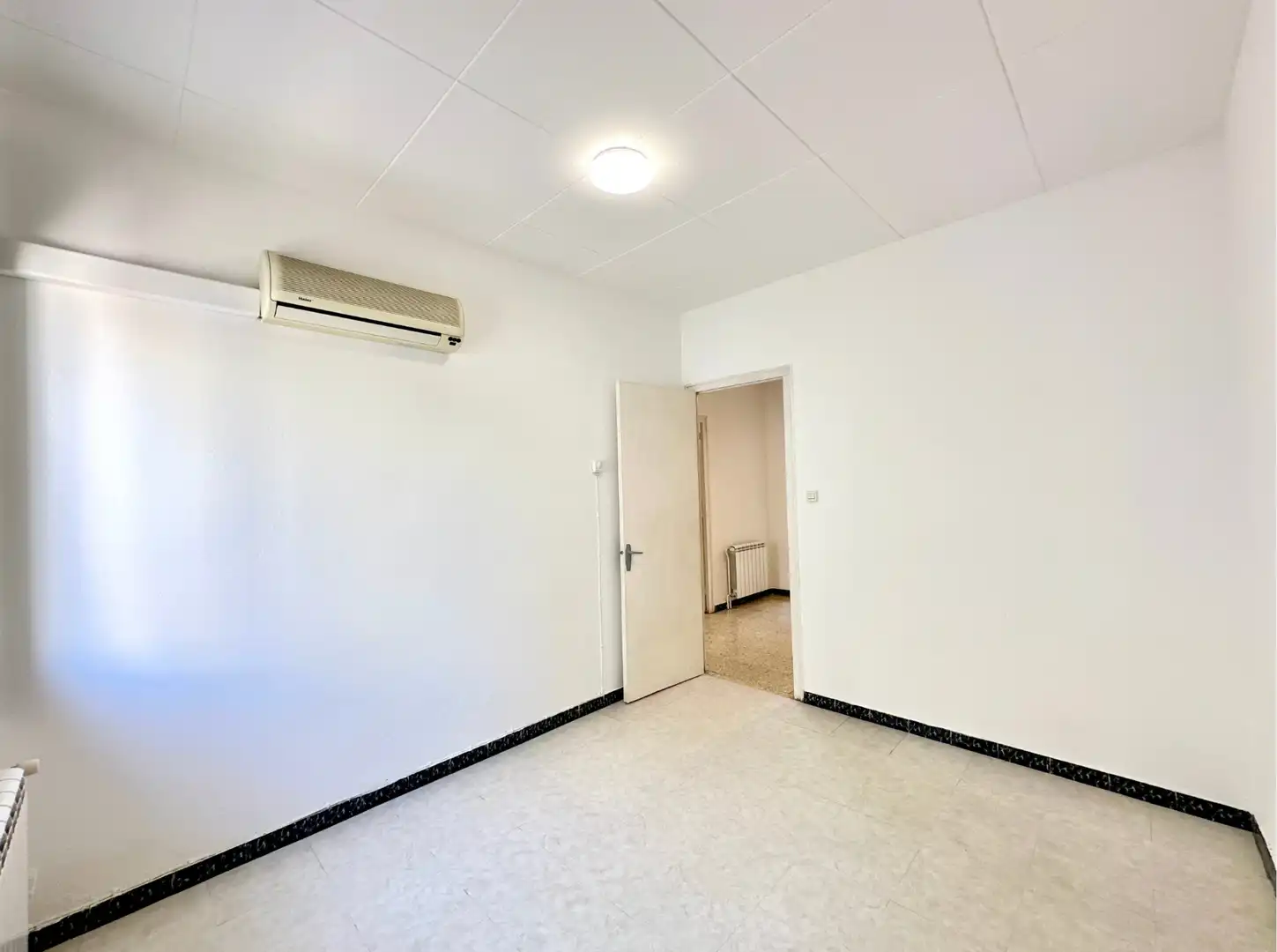 Habitación de Casa adosada en venta en Manlleu con Aire acondicionado, Jardín privado y Terraza