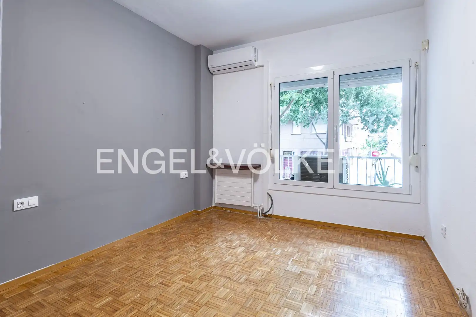 Schlafzimmer von Wohnung zum Verkauf in Barcelona mit Klimaanlage, Heizung und Parkett