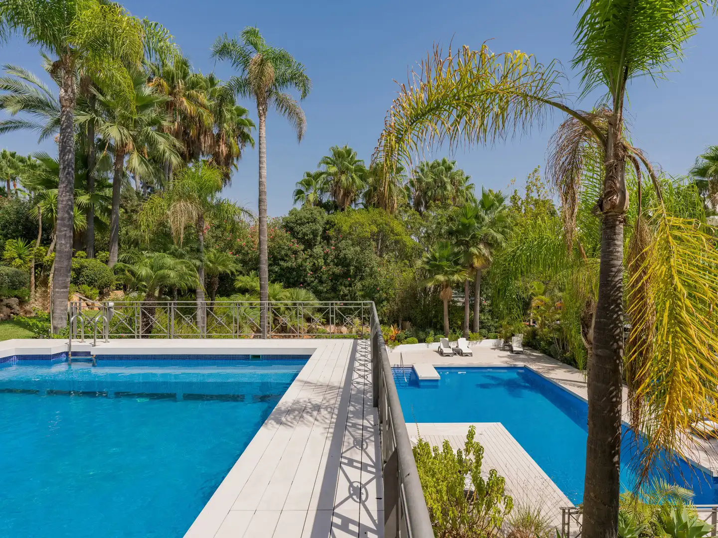 Piscina de Apartament en venda en Marbella amb Aire condicionat, Calefacció i Terrassa