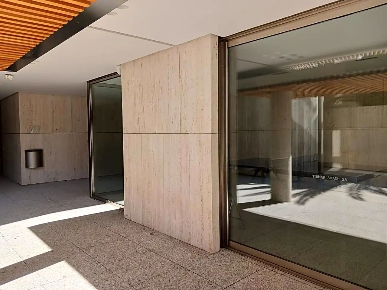 Außenansicht von Büro zur Miete in Madrid mit Klimaanlage und Heizung