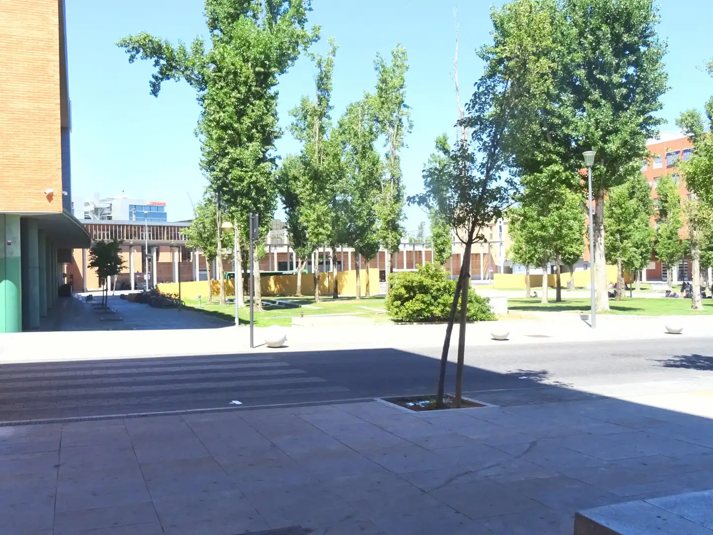 Vista exterior de Local de lloguer en Tres Cantos