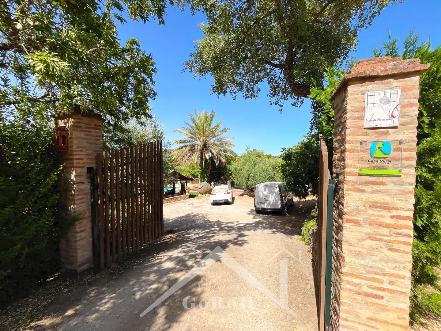 Vista exterior de Casa o xalet en venda en Cazalla de la Sierra amb Jardí privat, Traster i Piscina