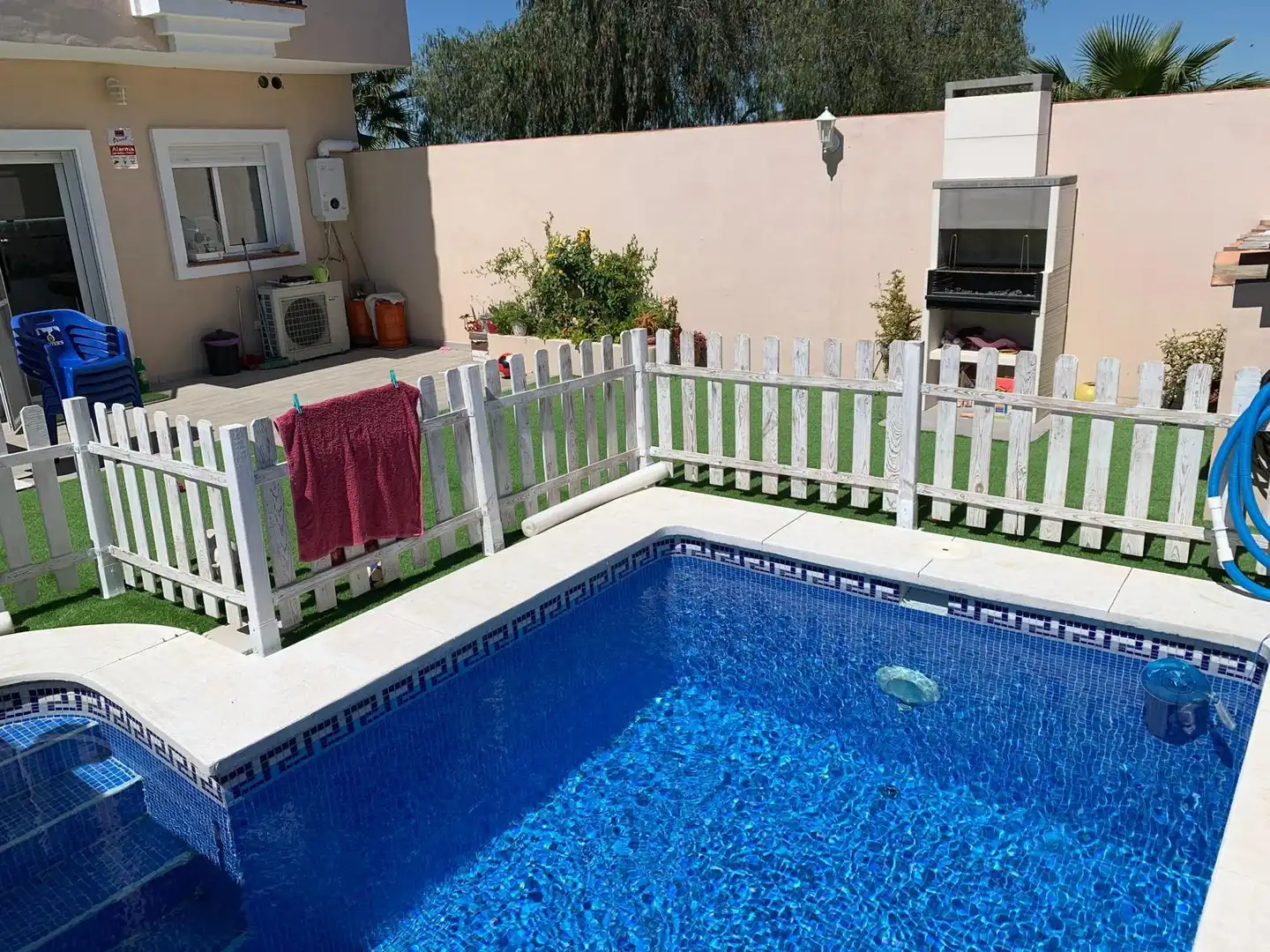 Schwimmbecken von Einfamilien-Reihenhaus zum Verkauf in Casares mit Schwimmbad