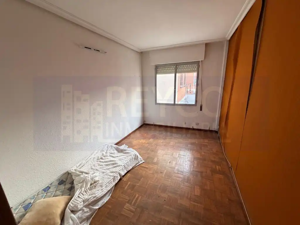 Schlafzimmer von Wohnung zum Verkauf in  Logroño