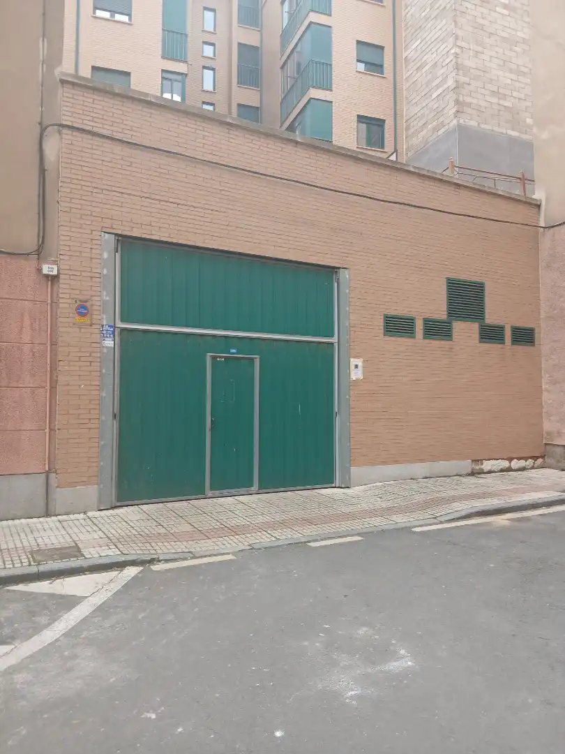 Garage zur Miete in Avenida de Italia, 58, Carmelitas