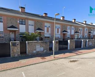 Vista exterior de Casa o xalet en venda en Parla amb Terrassa